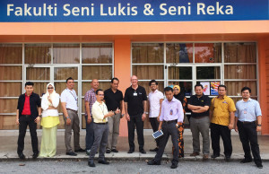 Martin (in the middle), Formech Product Manager, and the UITM tutors and technicians