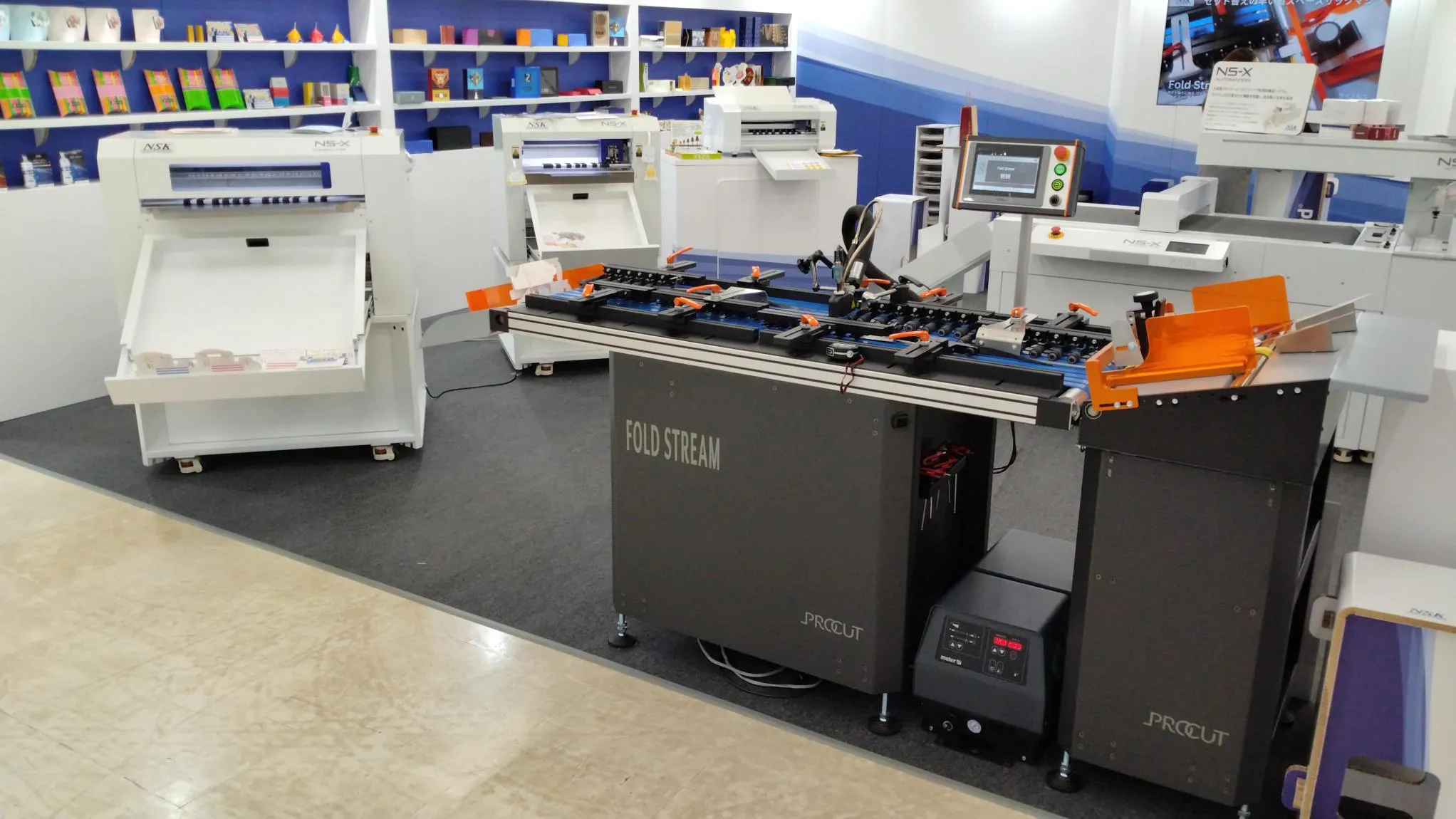 NS-X Compact PROとFold Streamが横並びで置いてある様子