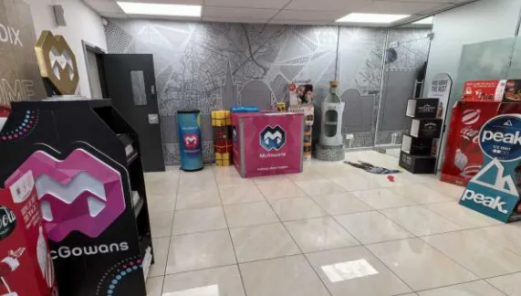 McGowans Print社の社内の様子。主にダンボールディスプレイ