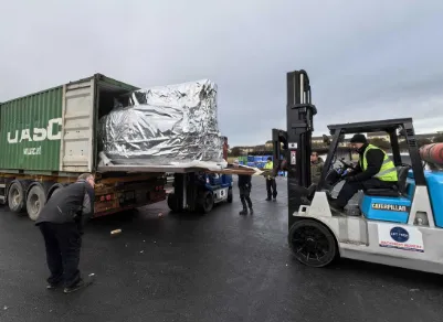 MBM搬入作業中の様子