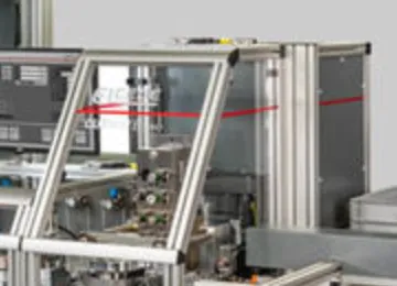 日本製図器工業が販売するオペレーターなしで折り罫加工が可能な画期的なソリューション ELCEDE CUTMATE evo