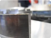 日本製図器工業が販売するELCEDEの刃曲げ加工機