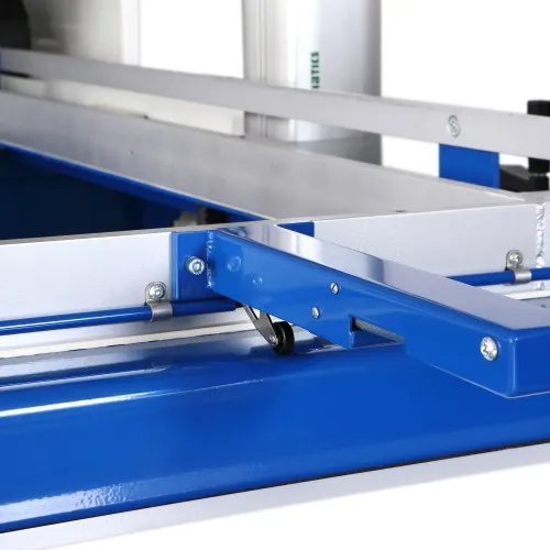 世界で最も売れているデスクトップ型高機能小型真空成型機formech1500資材押さえ部分