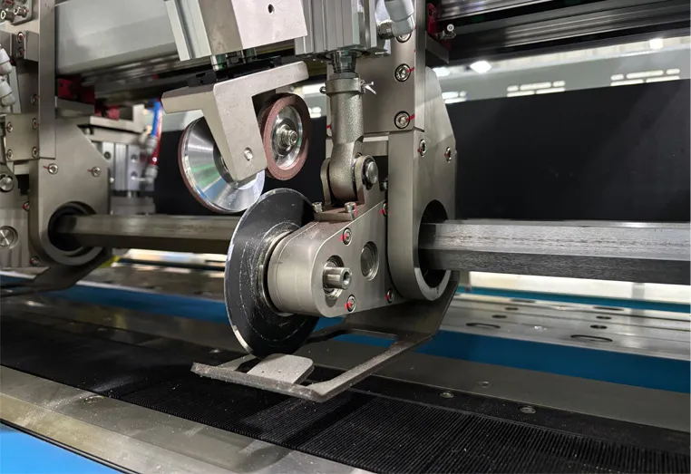 IntelligentBox上位機種搭載の刃物用自動研磨機構