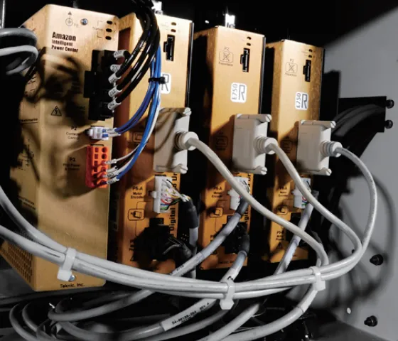 MultiCAM APEX3R evoのデジタルサーボドライブ