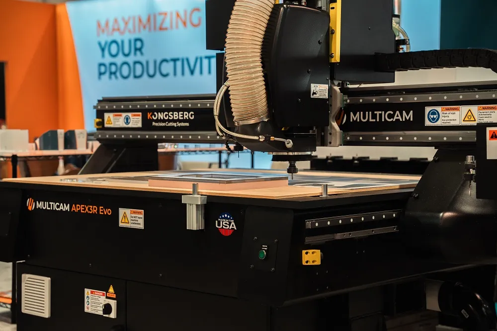 日本製図器工業が販売するKongsbergのCNCルーター、MultiCAM APEX3R Evoの本体画像