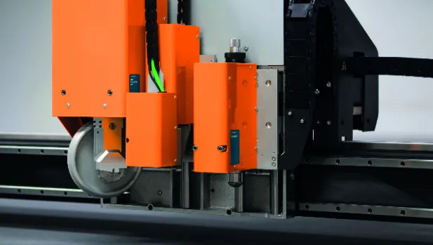 kongsbergC加工中画像