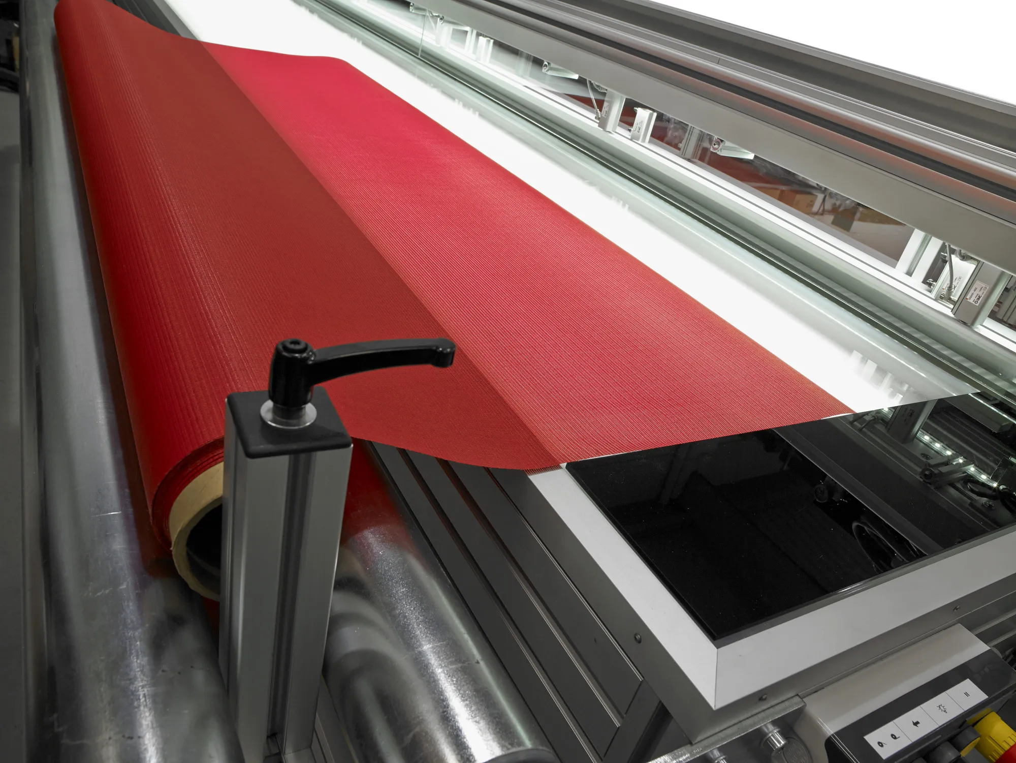 Matic m1-ultimate テキスタイルを広げている様子