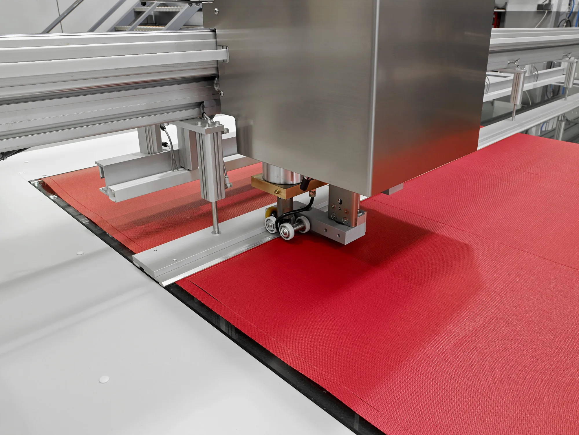 Matic m1-ultimate テキスタイルカット中の様子