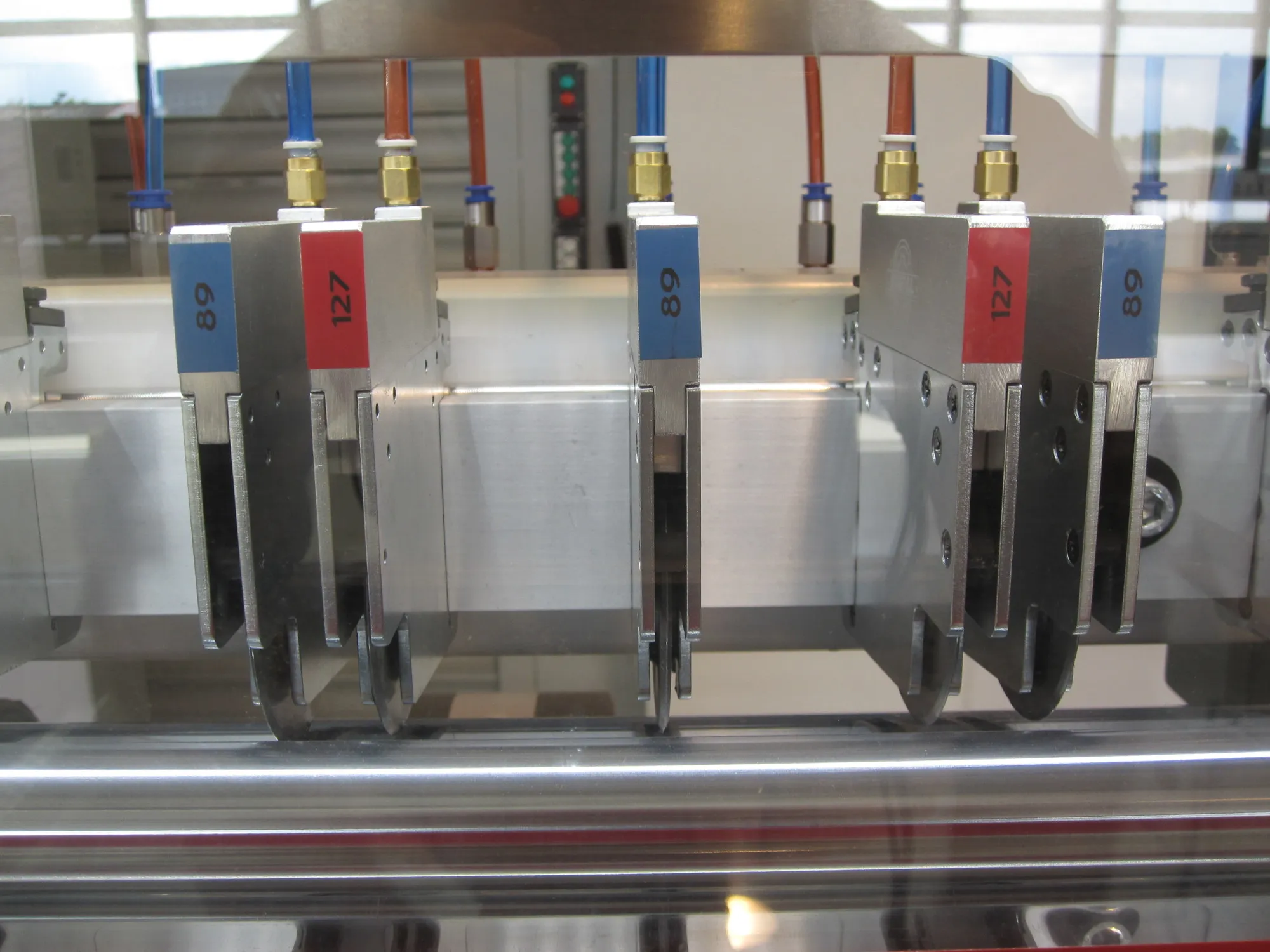 Matic Hermes縦型カットを行う刃