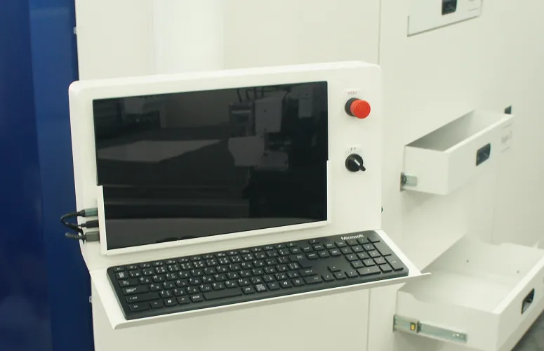 階層型カッティングマシン　タッチパネル部分