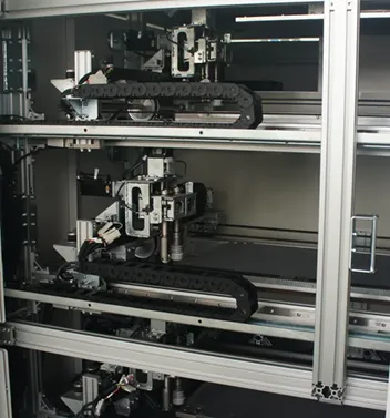 階層型カッティングマシン　カッティングユニット部分