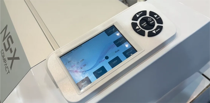 NS-X Compact EVOのタッチパネルインターフェース