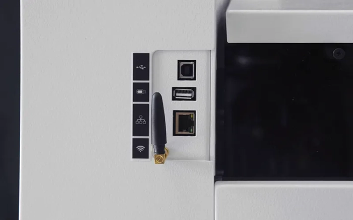 NS-X Automation プラグやUSBの差し込み口