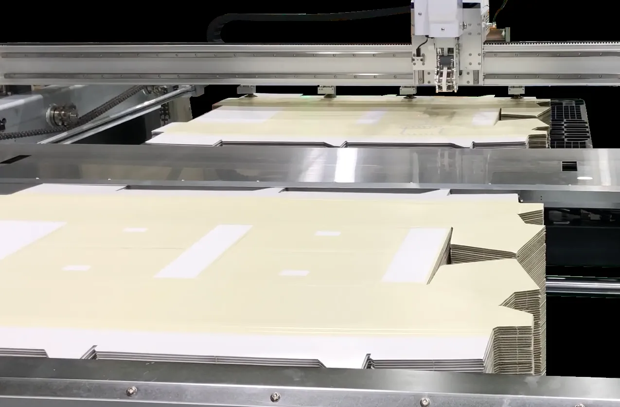 ATLによってテープが貼られたパッケージ（組み立て前）