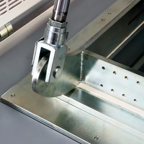 世界で最も売れているデスクトップ型高機能小型真空成型機formech TF686製品画像 機械内部ジョイント部分