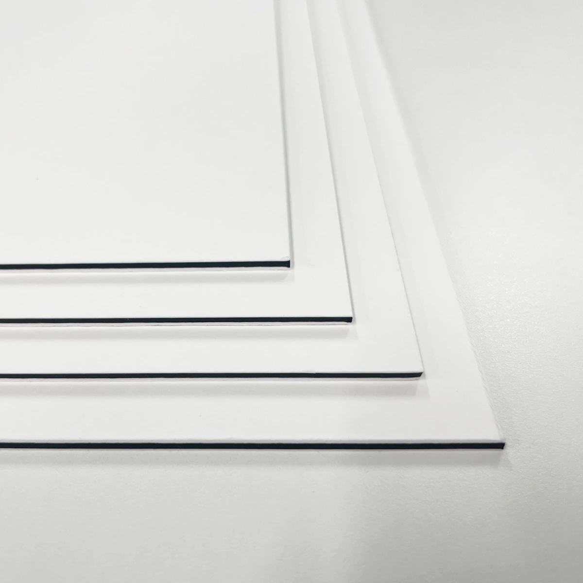 KROMAホワイトブラックホワイト_ブラックコア 重なっている様子