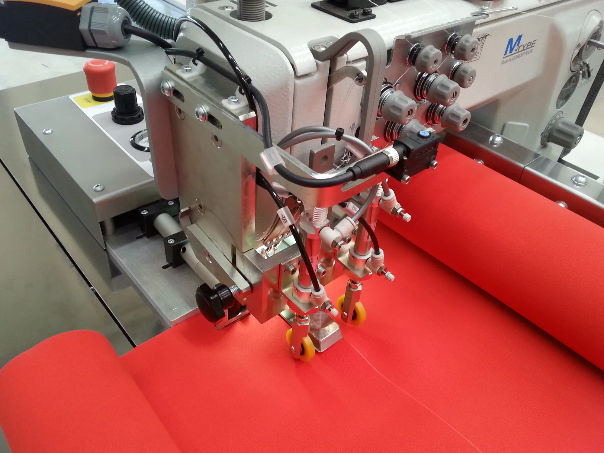 Matic hercules テキスタイル加工中の様子