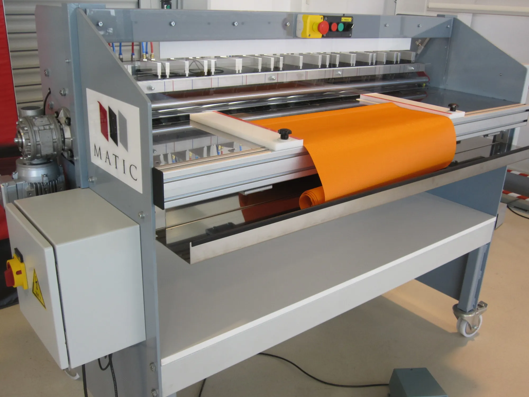 Matic Hermes 全体製品画像と扱うテキスタイル