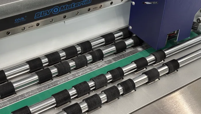 4列の資材押さえローラーを搭載したNS-X Compact PROの画像