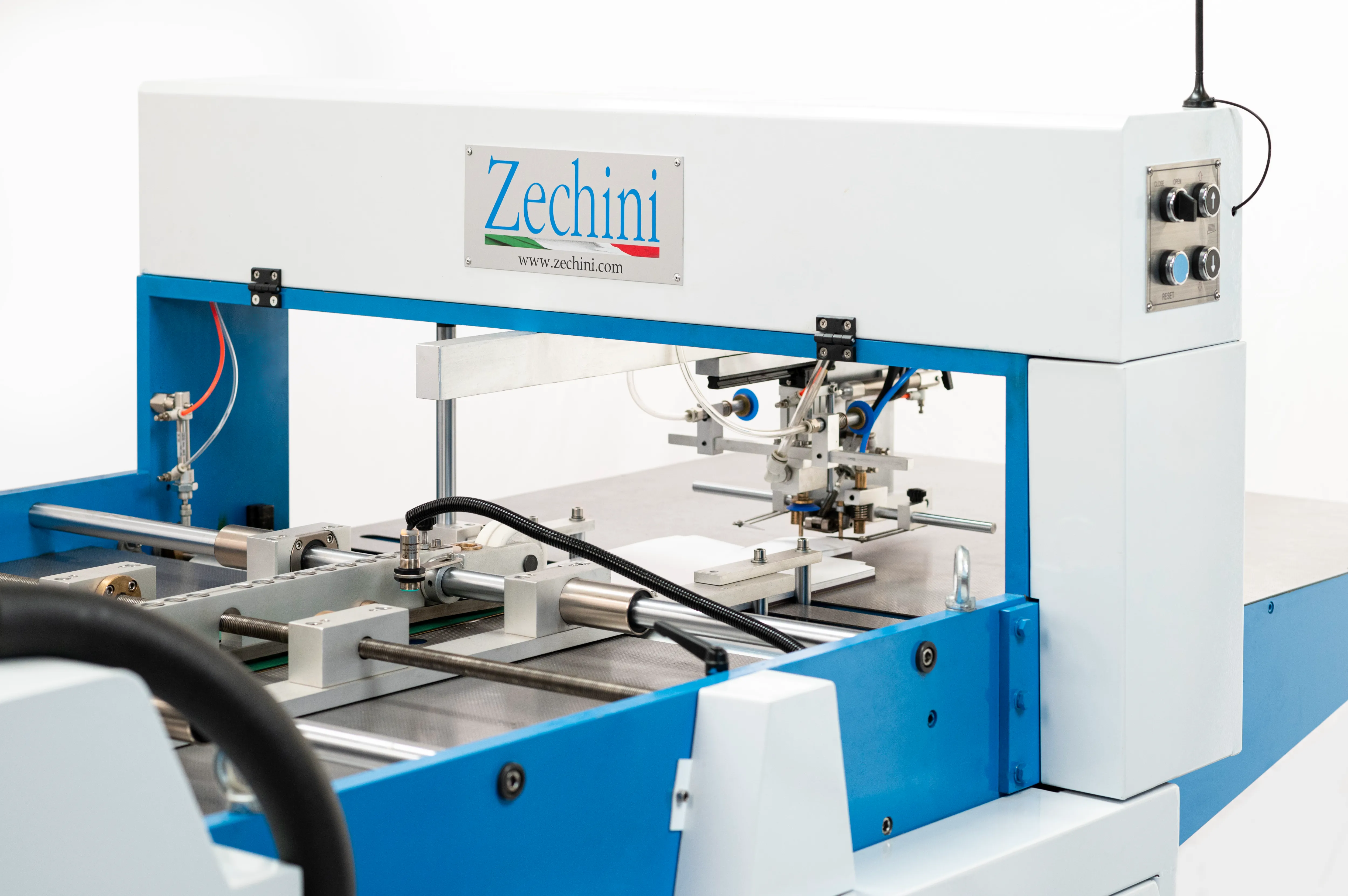 Zechini kissy本体写真